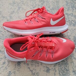 Nike Quest Running Shoes Size 9
